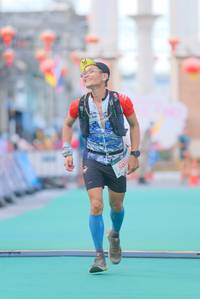 BIB: 5054
                            <button type="button" onclick="openModal(21761131)" class="btn btn-primary btn-sm float-right btn-popup" data-toggle="modal" data-target=".modal-high-quality">
                        <i class="fas fa-shopping-cart"></i> Add to Cart
                    </button>
                                            <button type="button" onclick="isThisMe(21761131, true)" class="btn btn-success btn-sm float-right btn-popup btn-isme hidden" data-toggle="tooltip" data-placement="bottom" title="นี่คือรูปของคุณใช่ไหม คลิกที่นี่เพื่อเอาเข้าอัลบั้ม">
                        <i class="fas fa-plus"></i> Add to album
                    </button>
                    <button type="button" onclick="isThisMe(21761131, false)" class="btn btn-warning btn-sm float-right btn-popup btn-isnotme hidden">
                        <i class="fas fa-ban"></i> Remove from album
                    </button>